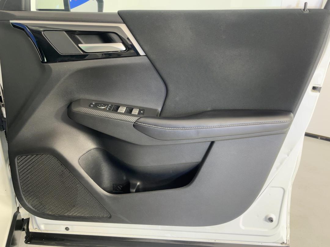 Photo '15' of Mitsubishi Outlander