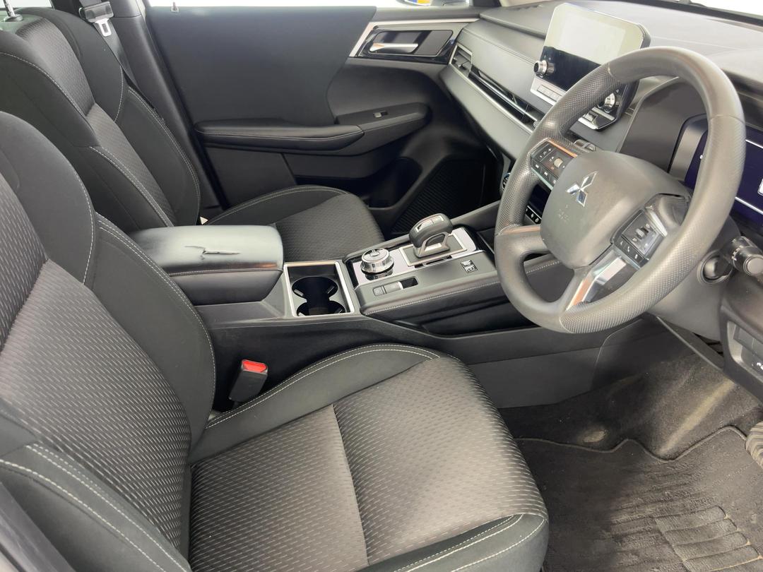 Photo '16' of Mitsubishi Outlander