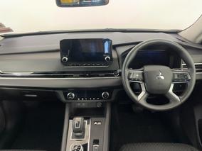 Photo '17' of Mitsubishi Outlander