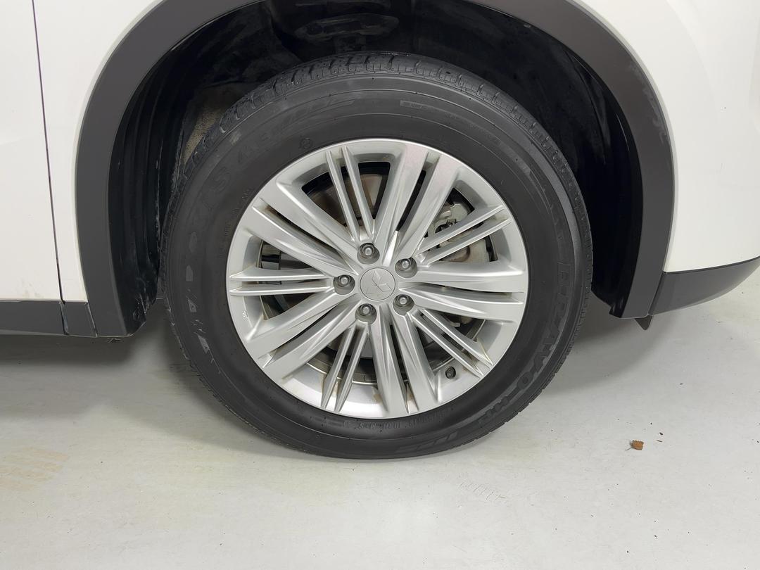 Photo '9' of Mitsubishi Outlander