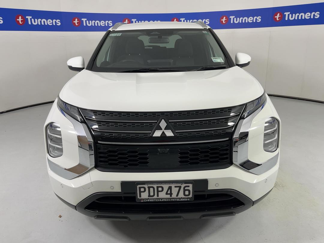 Photo '2' of Mitsubishi Outlander