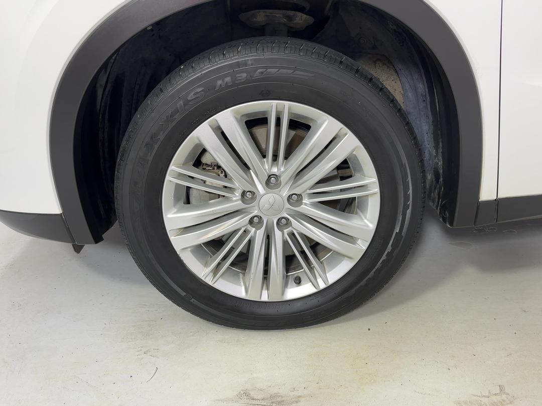 Photo '10' of Mitsubishi Outlander