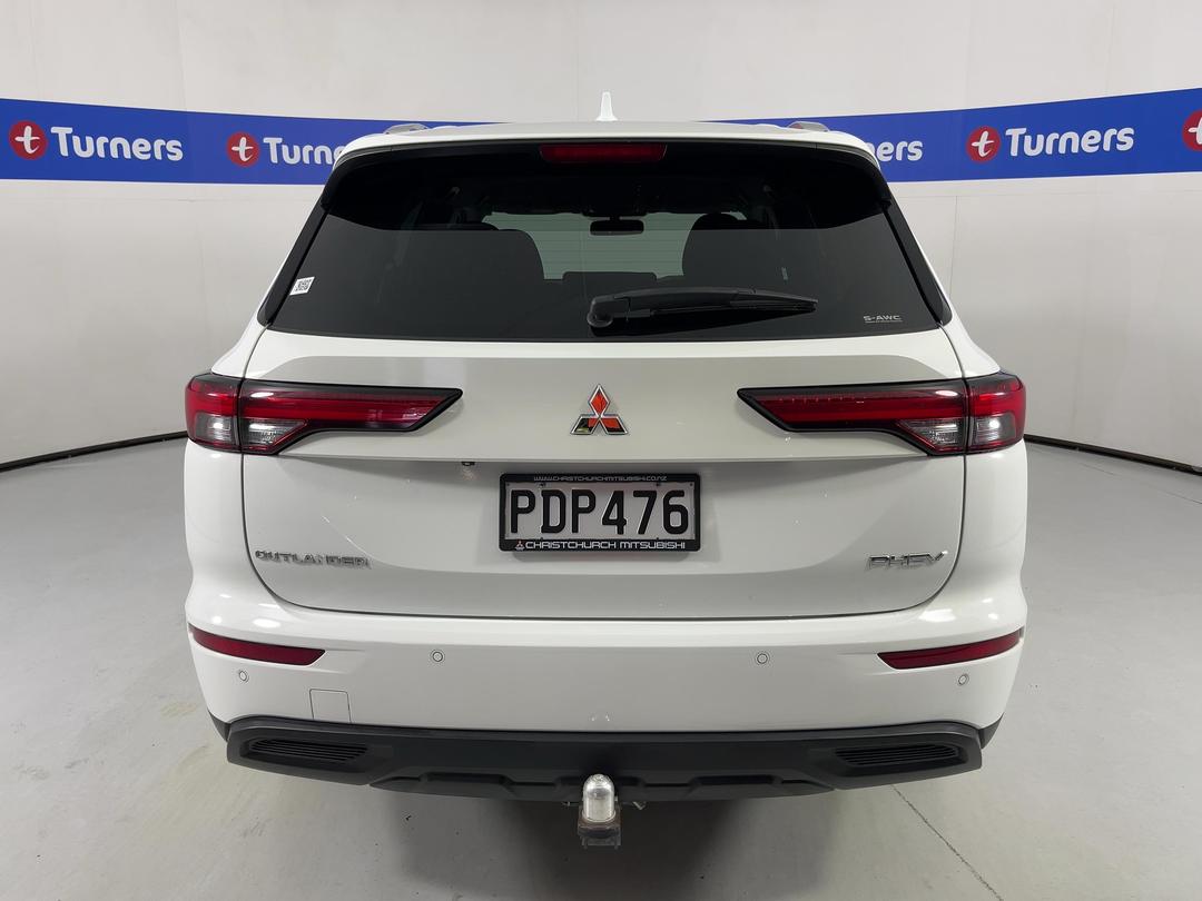 Photo '6' of Mitsubishi Outlander