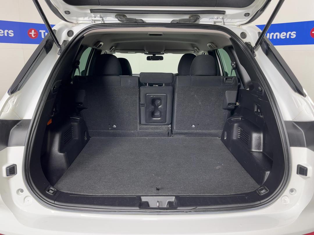 Photo '14' of Mitsubishi Outlander