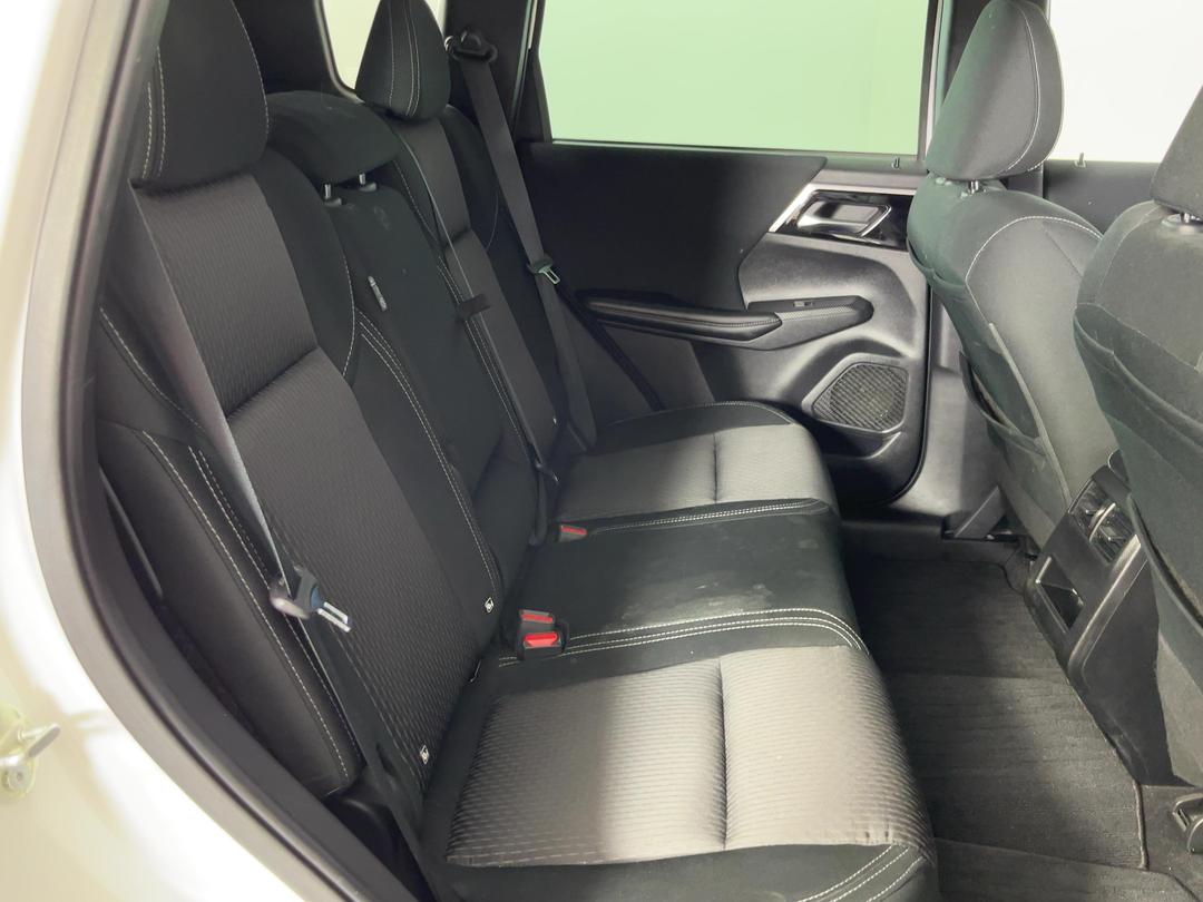 Photo '20' of Mitsubishi Outlander