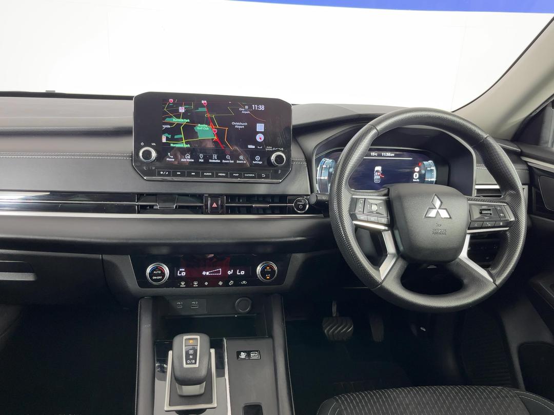 Photo '17' of Mitsubishi Outlander