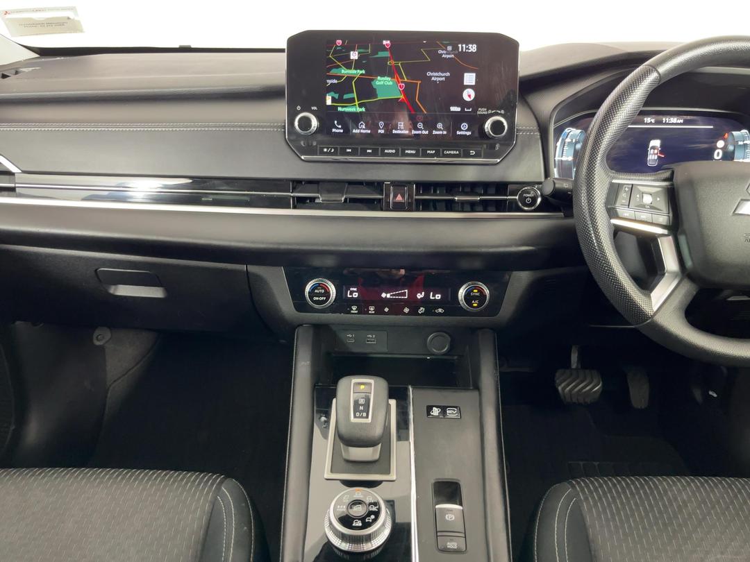 Photo '18' of Mitsubishi Outlander