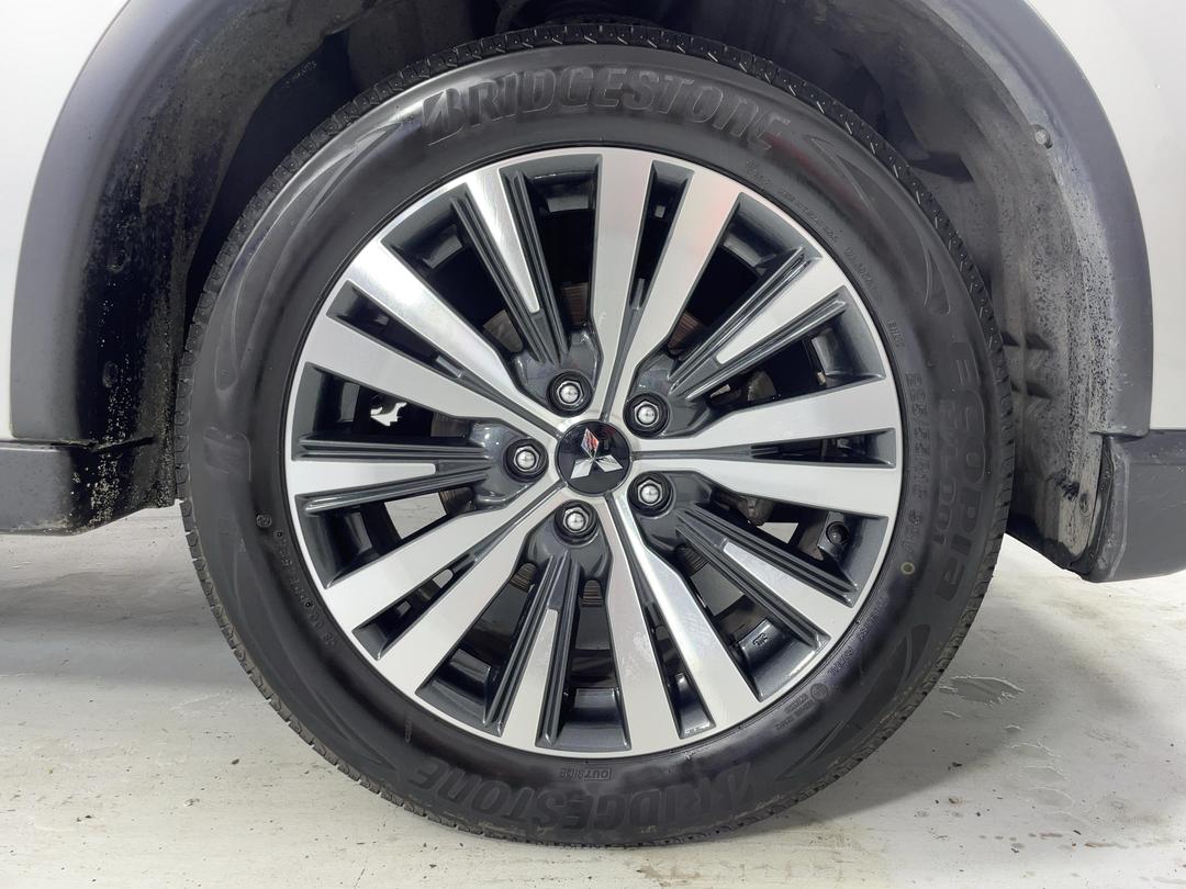 Photo '9' of Mitsubishi Outlander