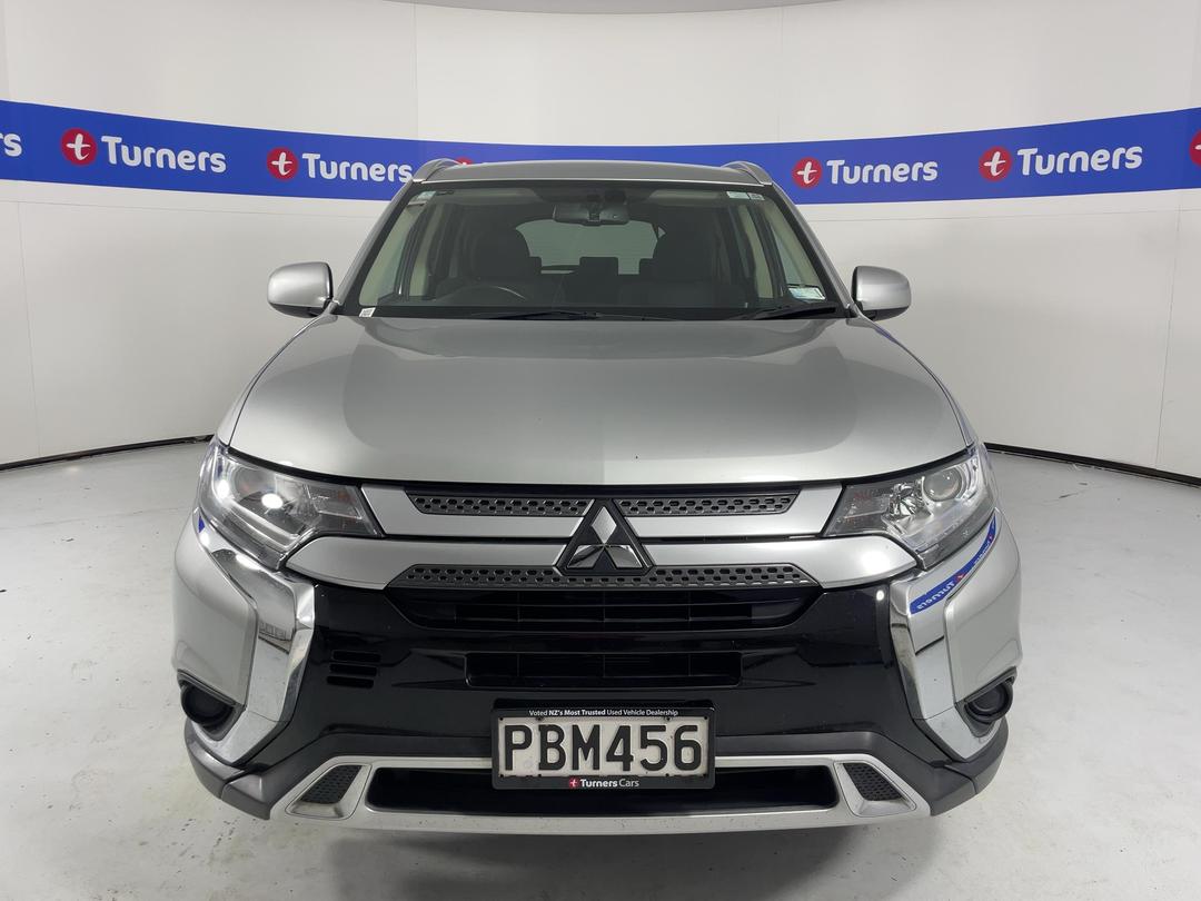 Photo '2' of Mitsubishi Outlander