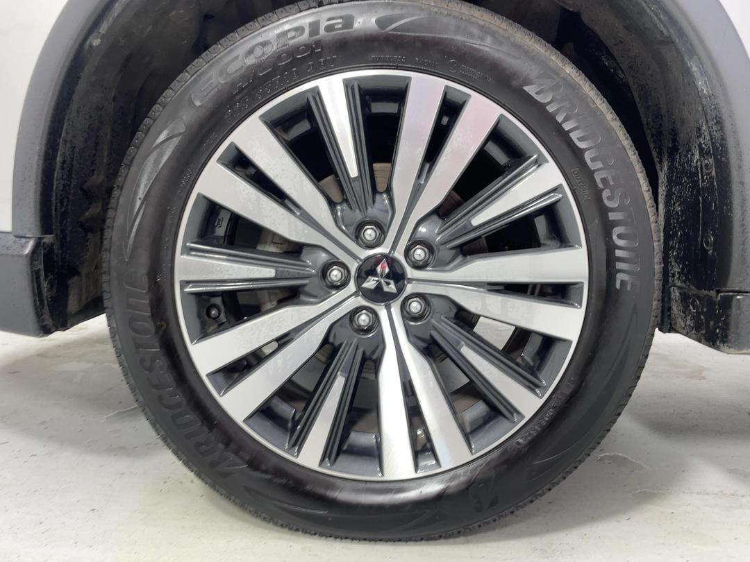 Photo '10' of Mitsubishi Outlander