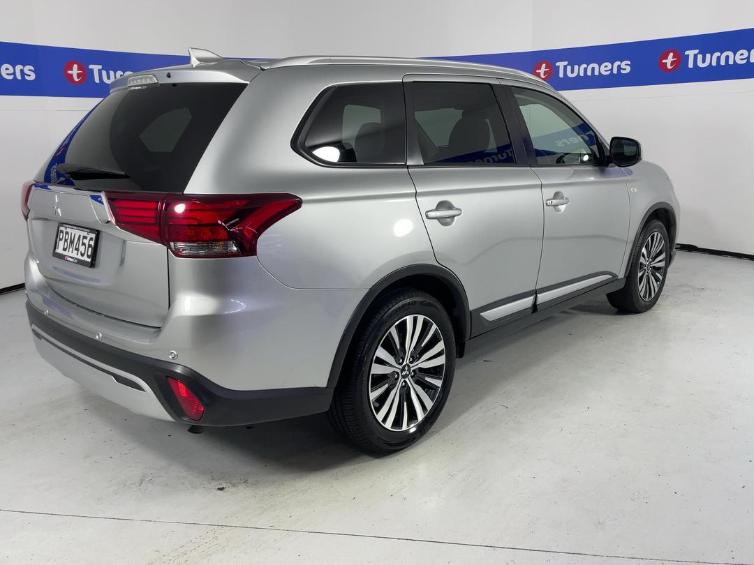 Photo '7' of Mitsubishi Outlander