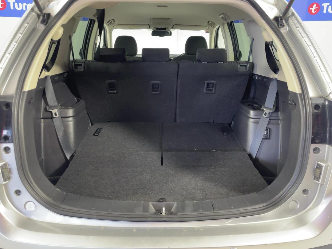 Photo '14' of Mitsubishi Outlander