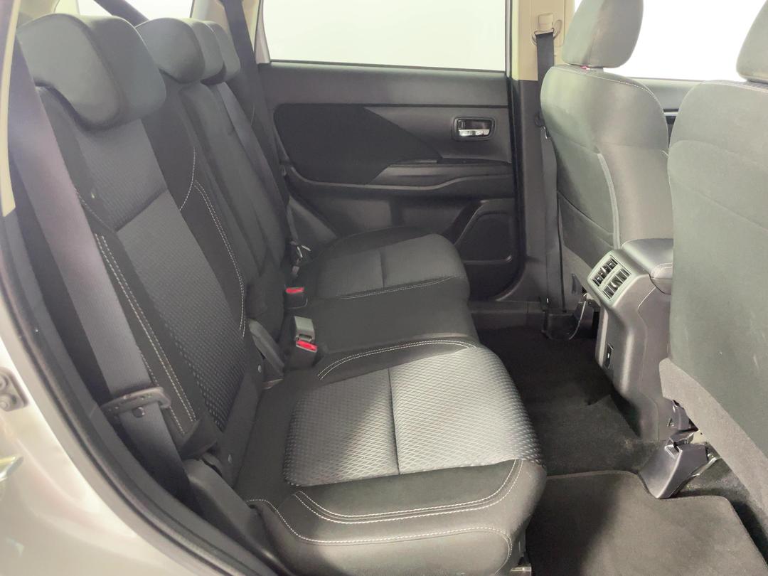 Photo '20' of Mitsubishi Outlander