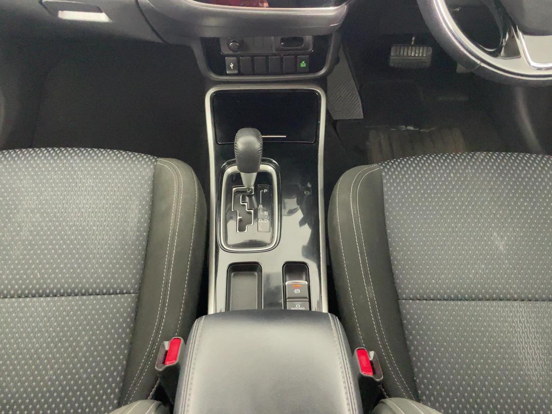 Photo '18' of Mitsubishi Outlander