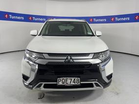 Photo '2' of Mitsubishi Outlander
