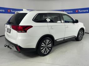 Photo '7' of Mitsubishi Outlander
