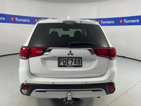 Photo '6' of Mitsubishi Outlander