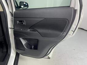 Photo '19' of Mitsubishi Outlander