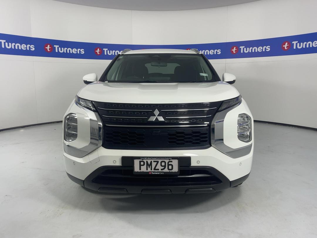 Photo '2' of Mitsubishi Outlander