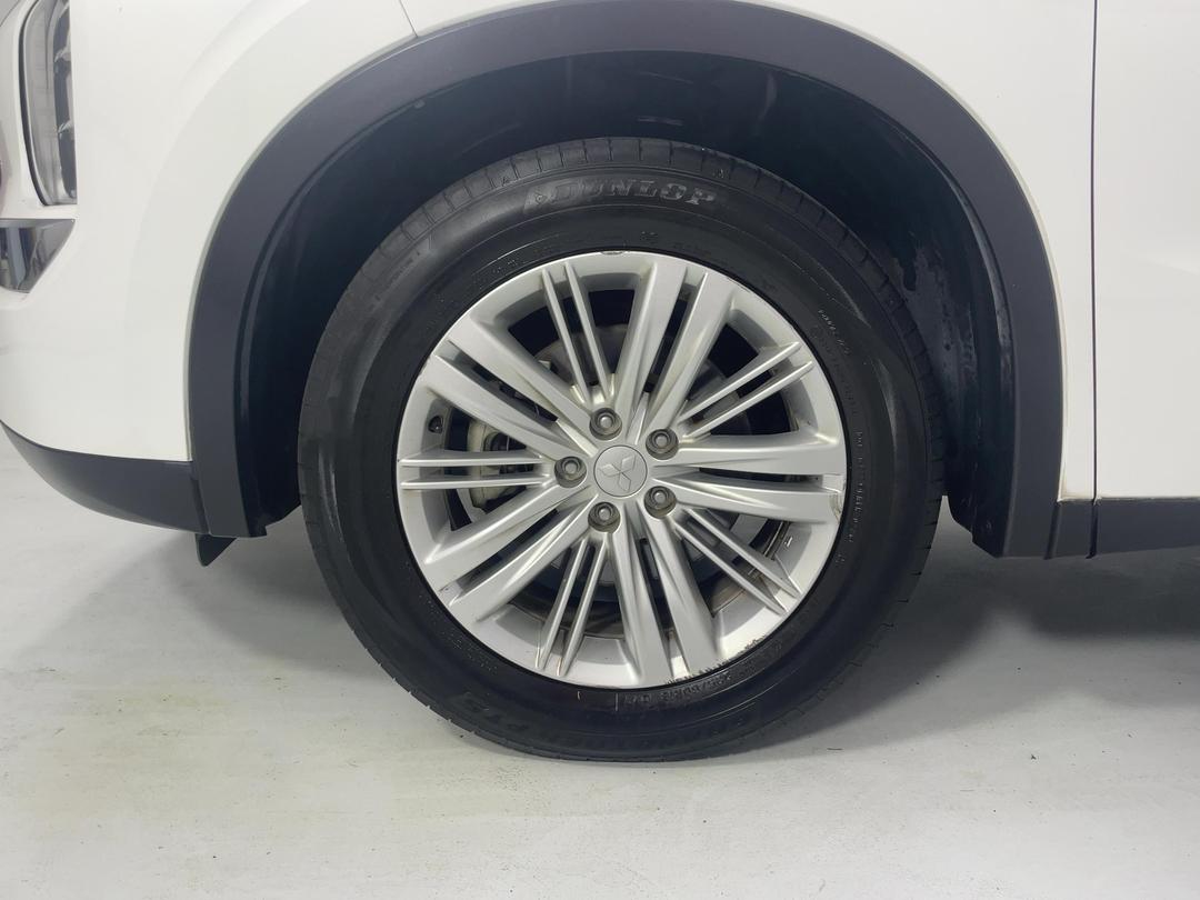 Photo '10' of Mitsubishi Outlander