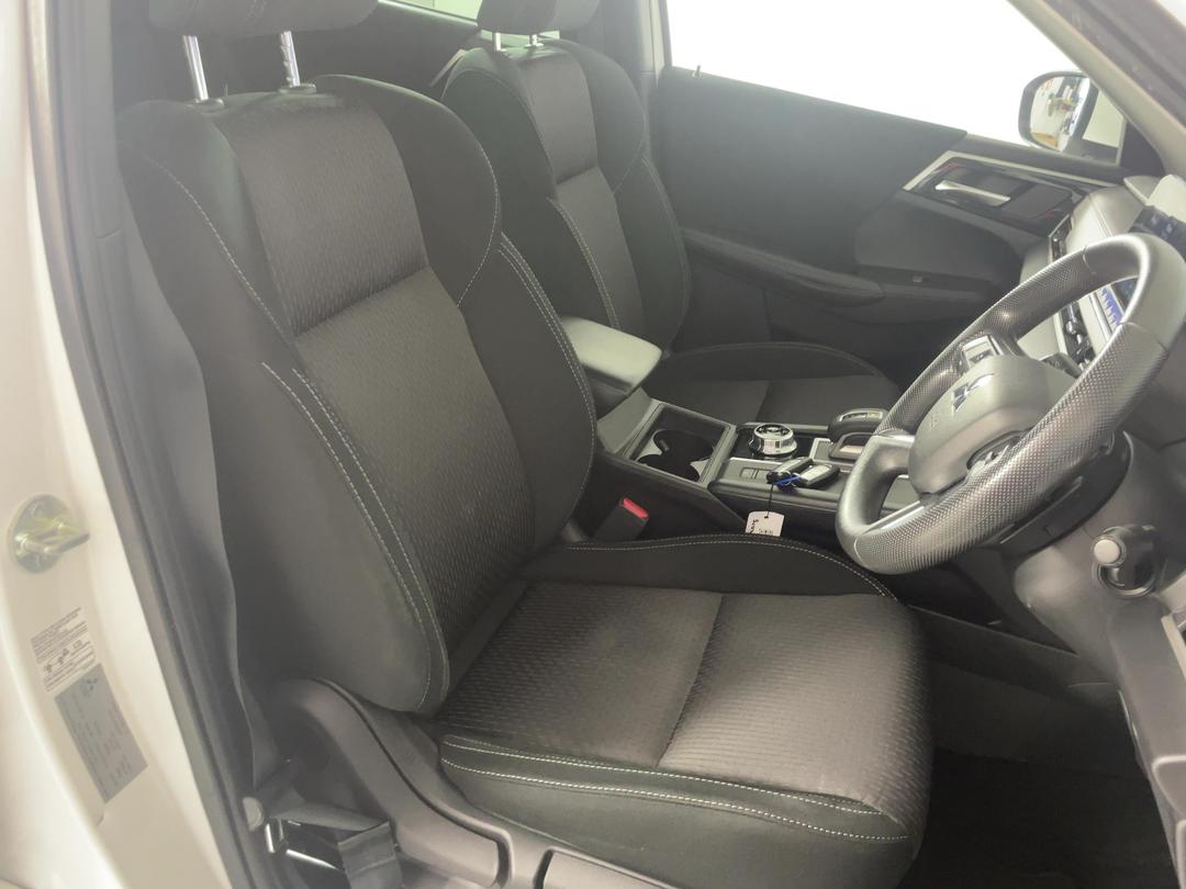 Photo '16' of Mitsubishi Outlander