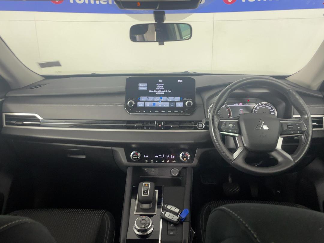 Photo '17' of Mitsubishi Outlander