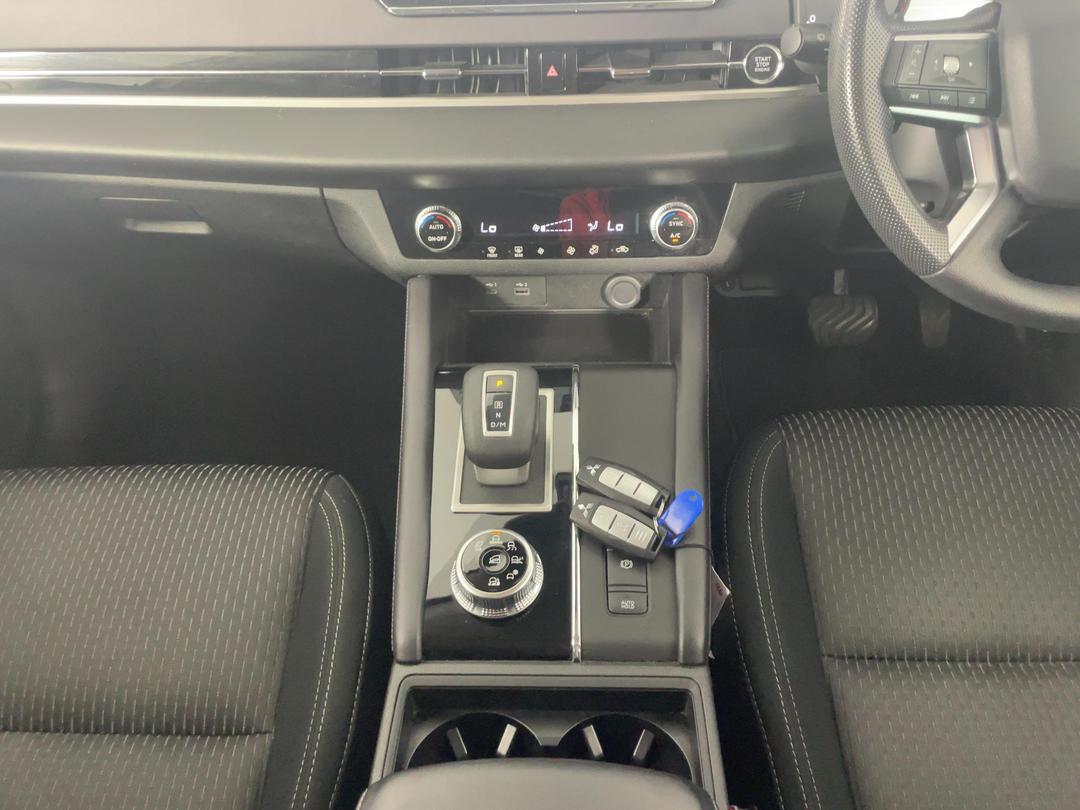 Photo '18' of Mitsubishi Outlander
