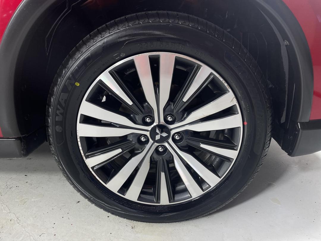 Photo '9' of Mitsubishi Outlander