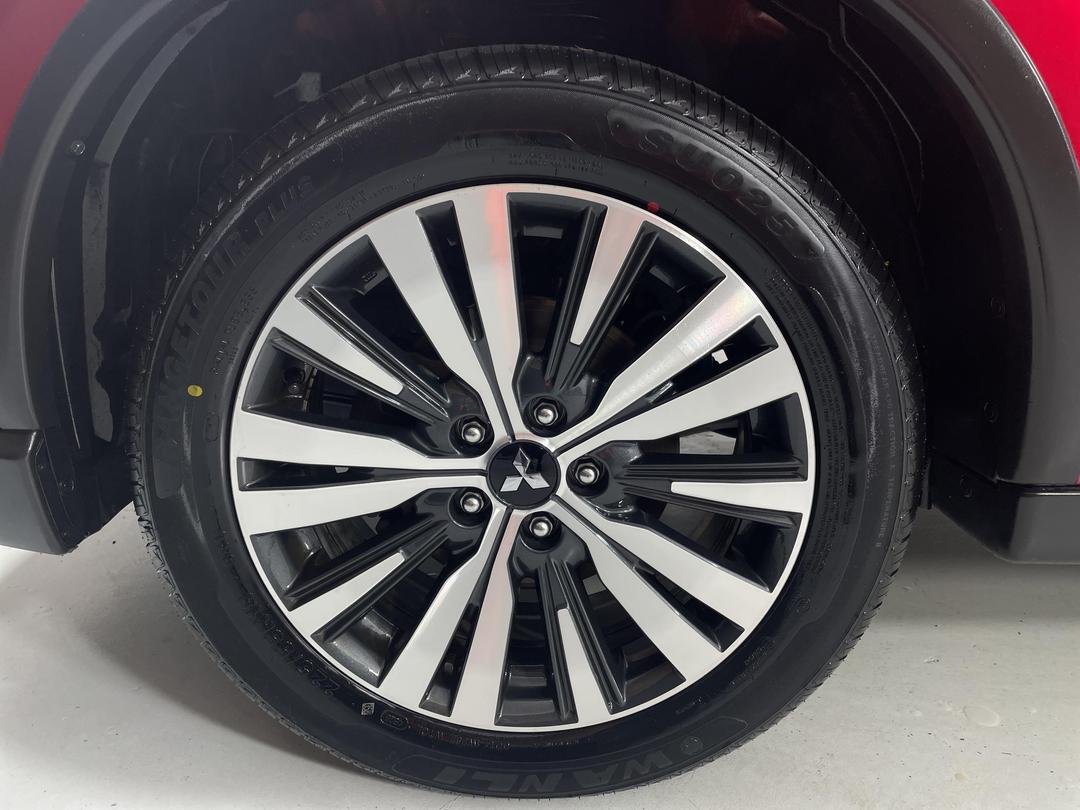 Photo '10' of Mitsubishi Outlander