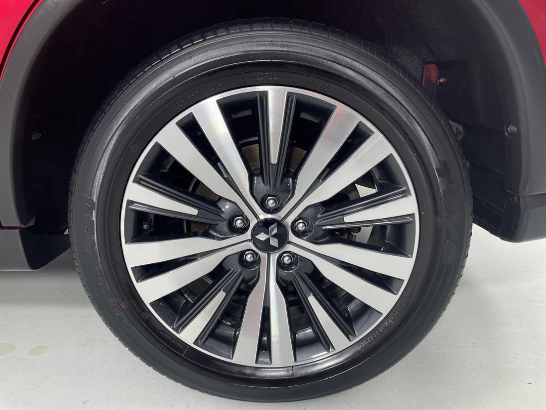 Photo '11' of Mitsubishi Outlander