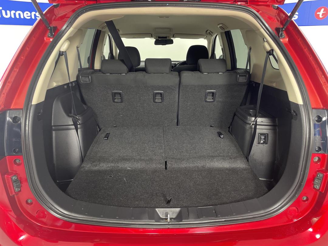 Photo '14' of Mitsubishi Outlander