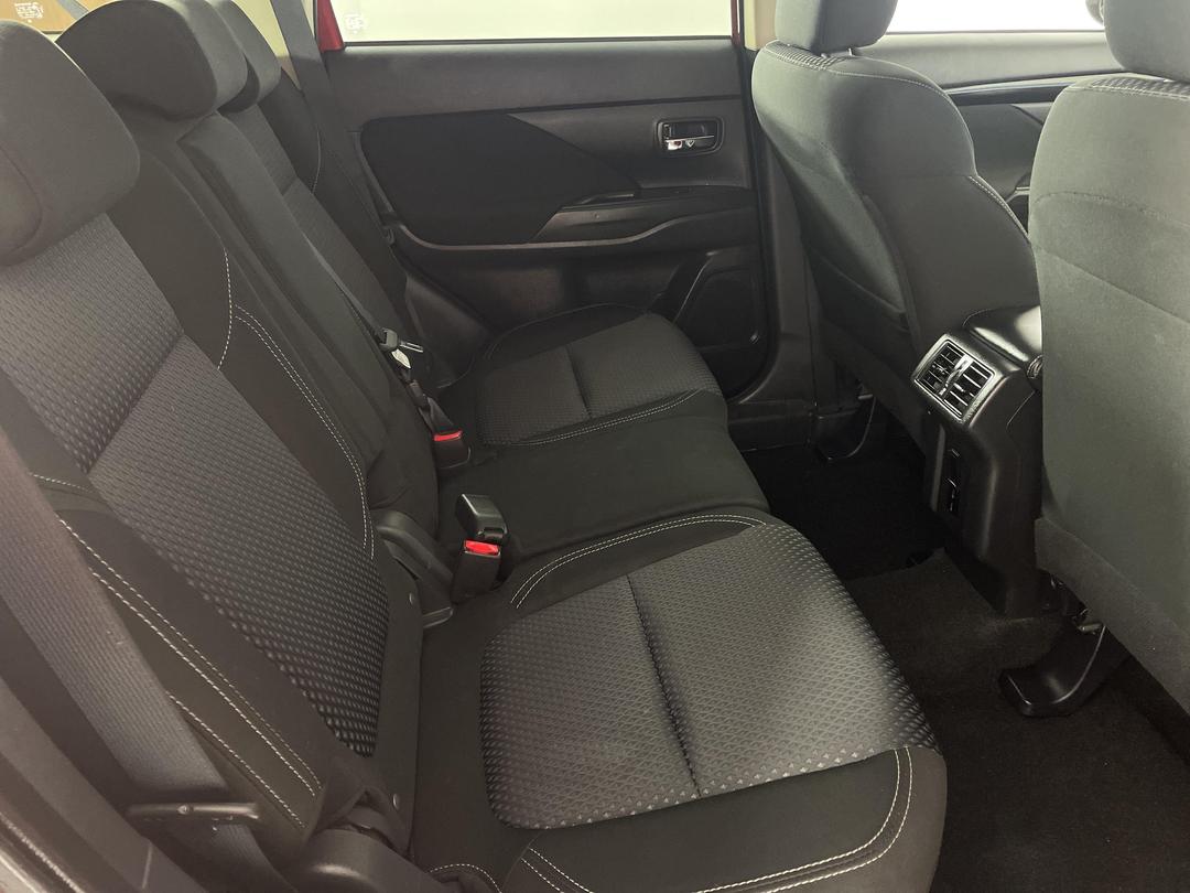 Photo '20' of Mitsubishi Outlander