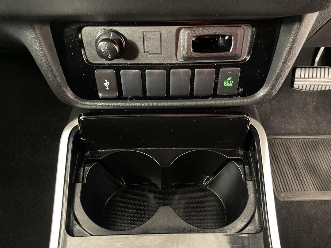 Photo '27' of Mitsubishi Outlander