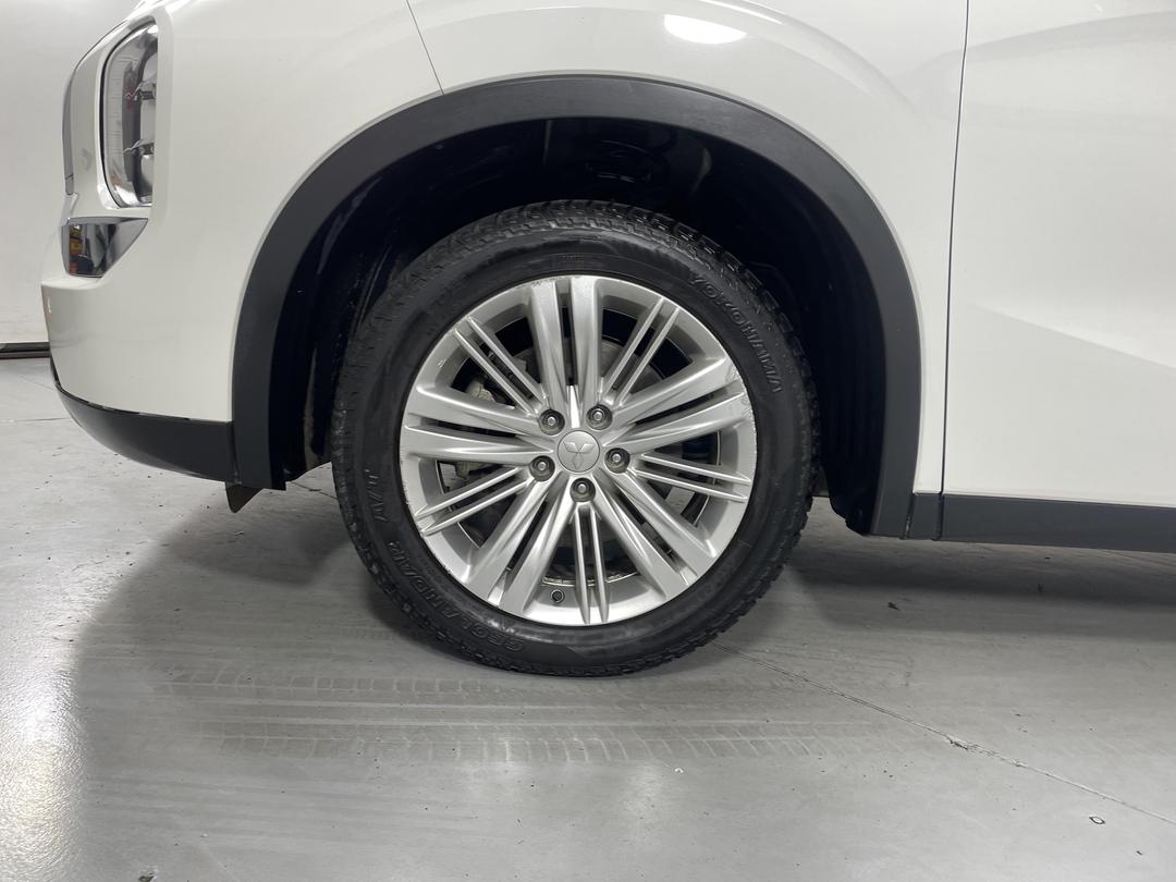 Photo '10' of Mitsubishi Outlander