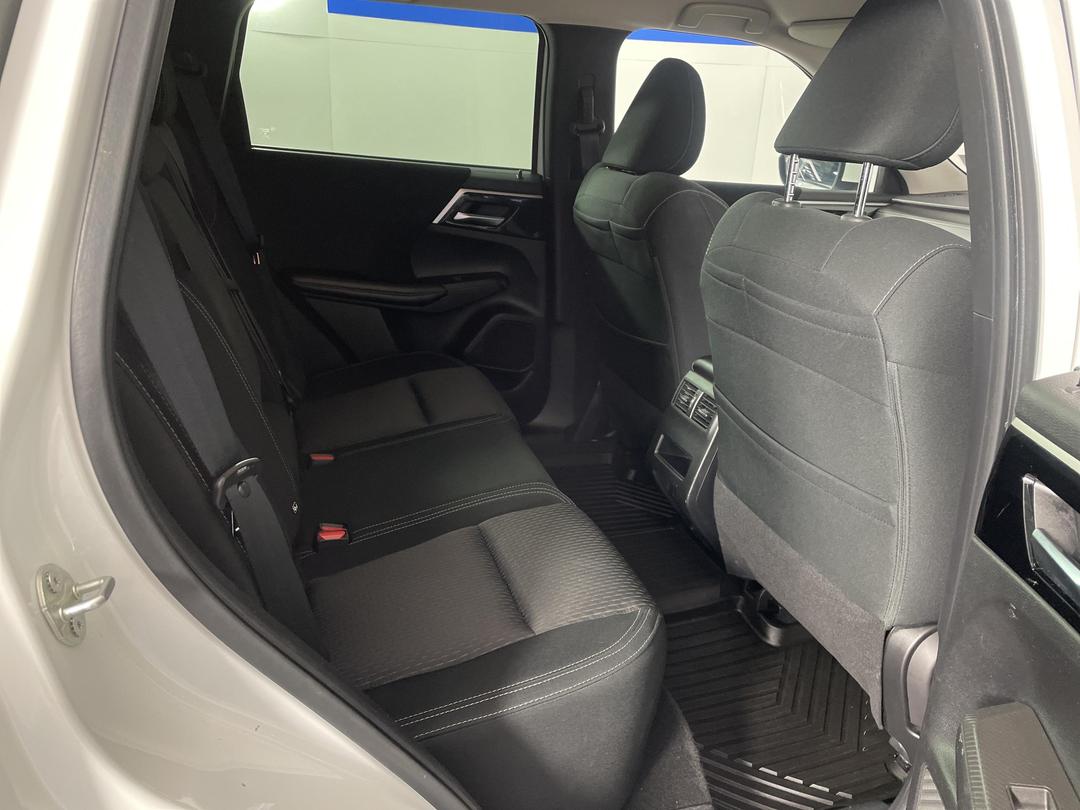 Photo '20' of Mitsubishi Outlander