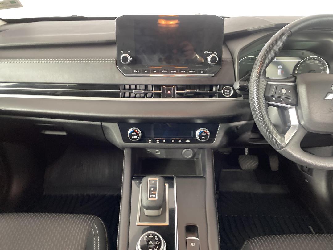 Photo '18' of Mitsubishi Outlander