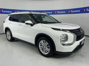 Photo '1' of Mitsubishi Outlander