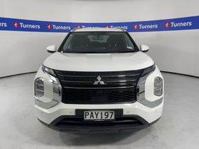 Photo '2' of Mitsubishi Outlander