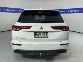 Photo '6' of Mitsubishi Outlander