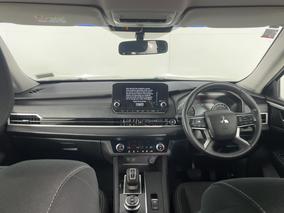 Photo '17' of Mitsubishi Outlander