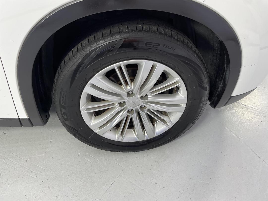 Photo '9' of Mitsubishi Outlander