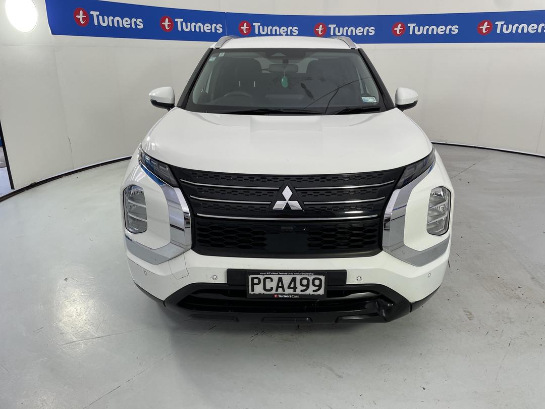 Photo '2' of Mitsubishi Outlander