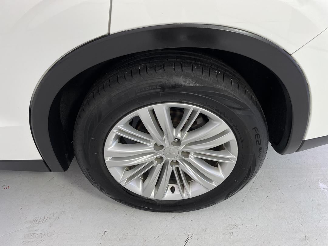 Photo '11' of Mitsubishi Outlander