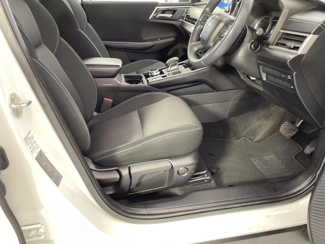 Photo '16' of Mitsubishi Outlander