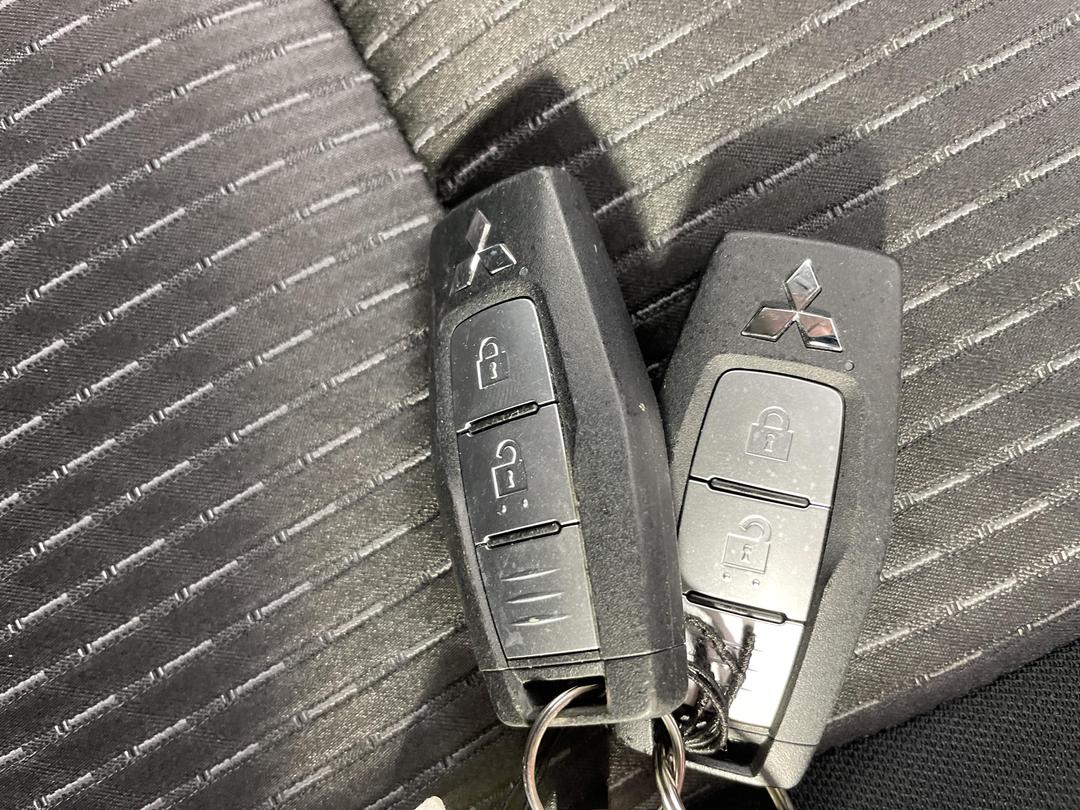 Photo '22' of Mitsubishi Outlander