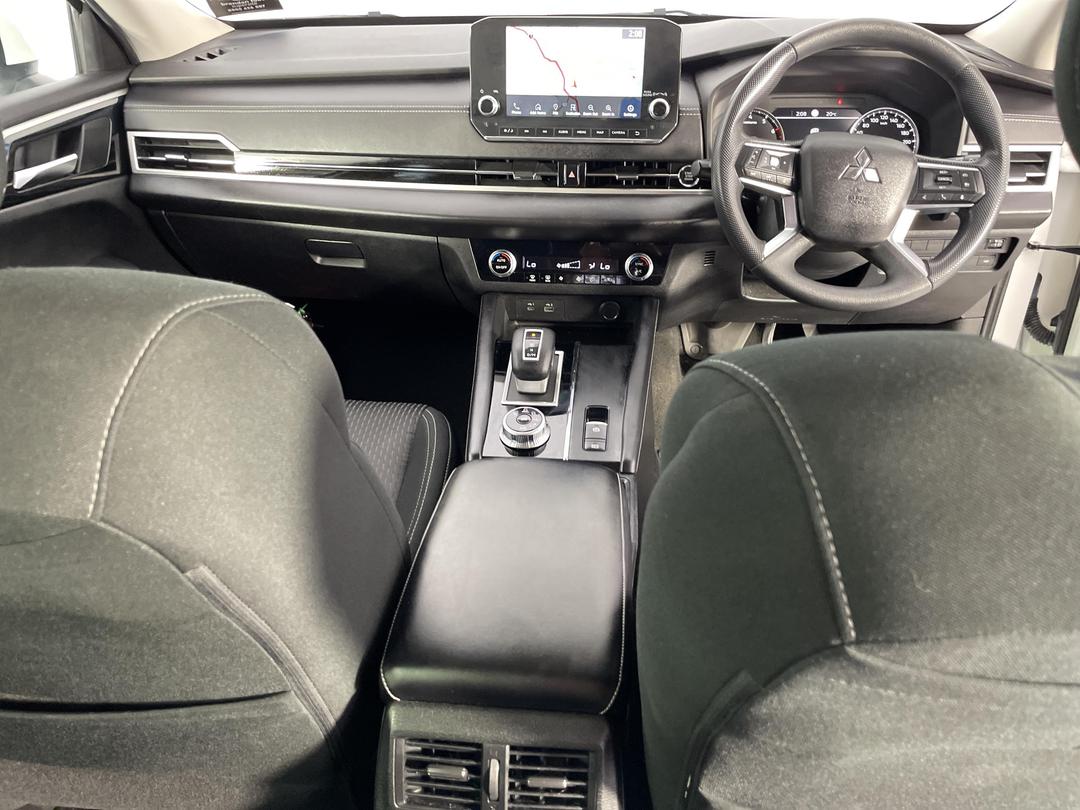 Photo '17' of Mitsubishi Outlander