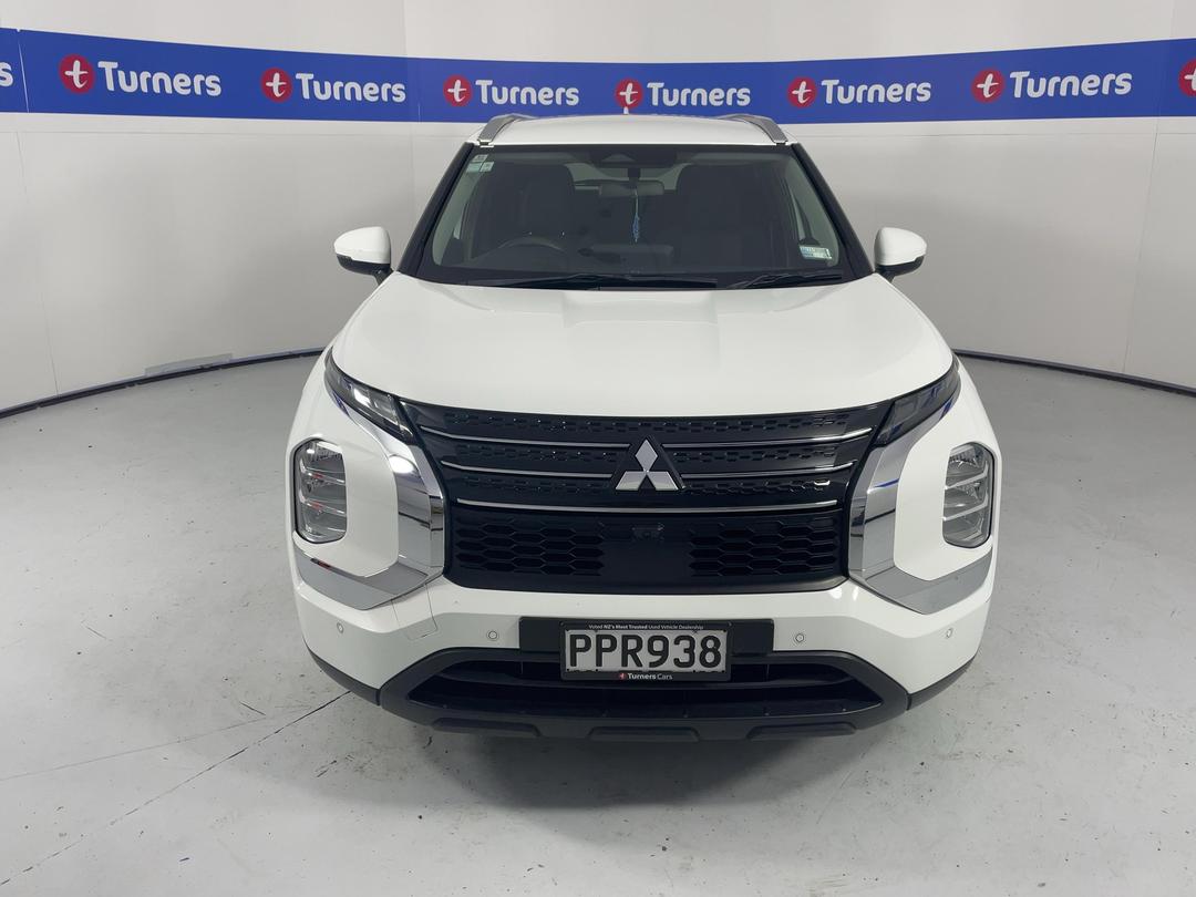 Photo '2' of Mitsubishi Outlander