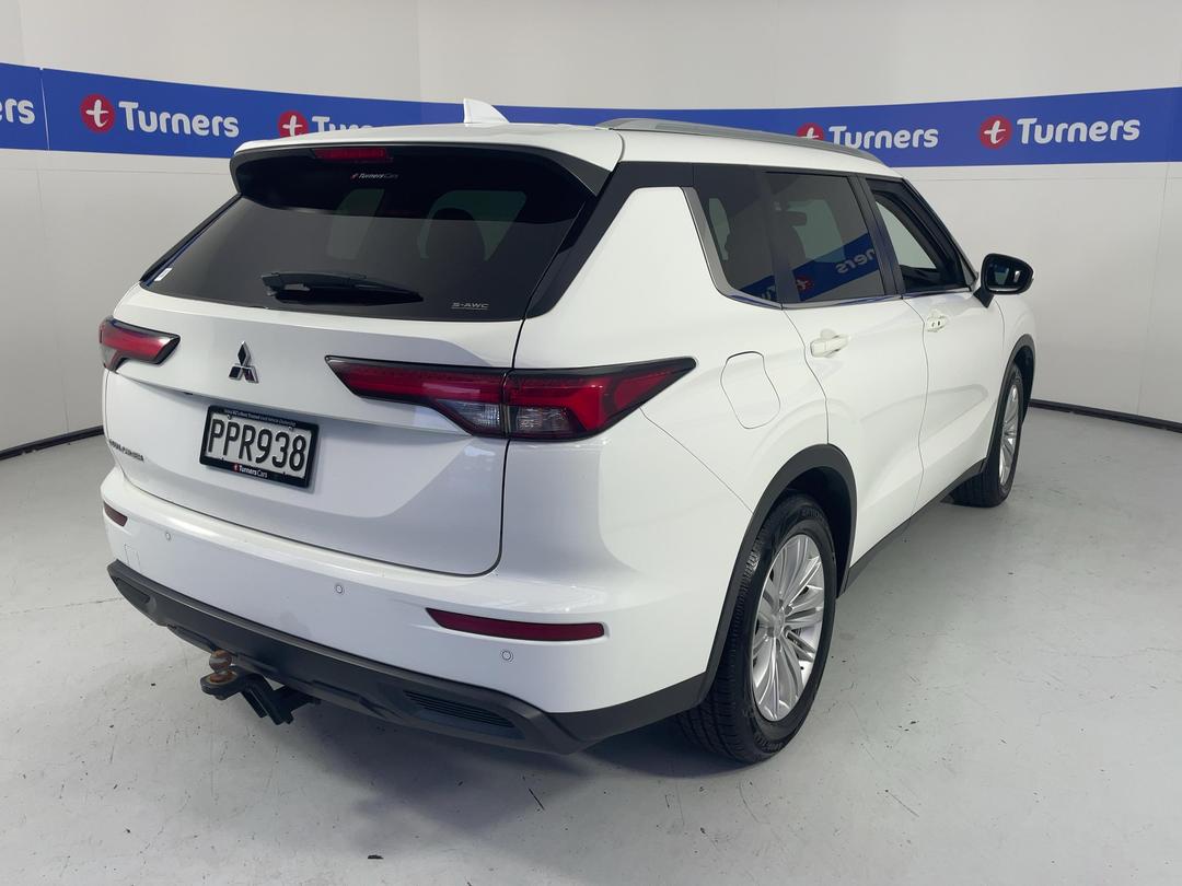 Photo '7' of Mitsubishi Outlander