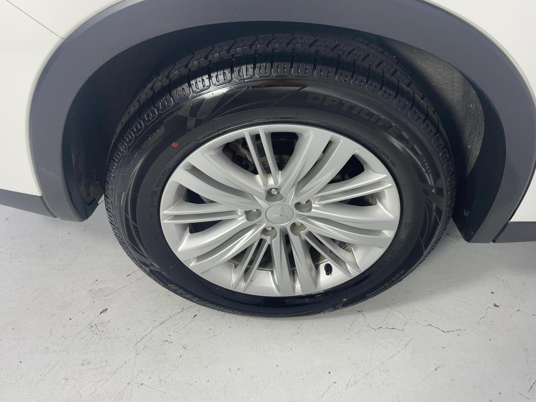 Photo '12' of Mitsubishi Outlander