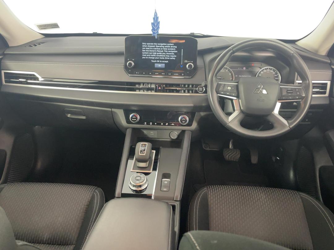Photo '17' of Mitsubishi Outlander